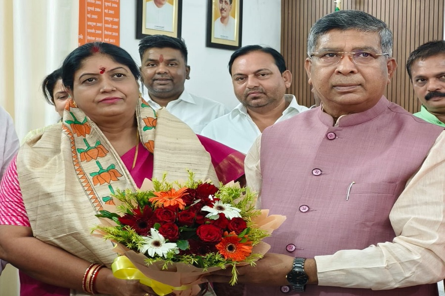 निवेदिता सिंह के झारखंड पहुंचने पर भाजपा कार्यकर्ताओं ने ढोल-नगाड़ों से किया भव्य स्वागत