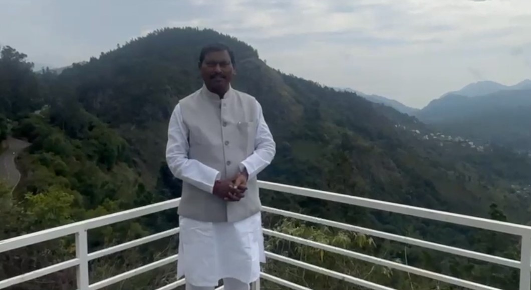 नीलगिरि की जनजातीय बस्तियों में पहुंचे अर्जुन मुंडा, आदिवासी परिवारों से किया संवाद