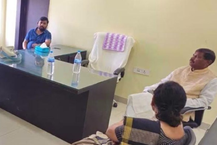 हेमंत सोरेन की मां से मिलने अस्पताल पहुंचे अर्जुन मुंडा