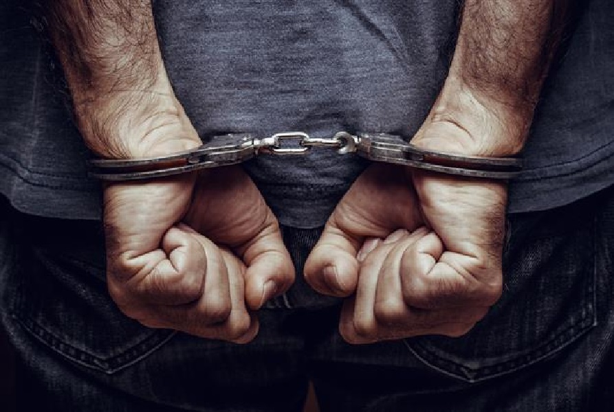arrest25.jpg