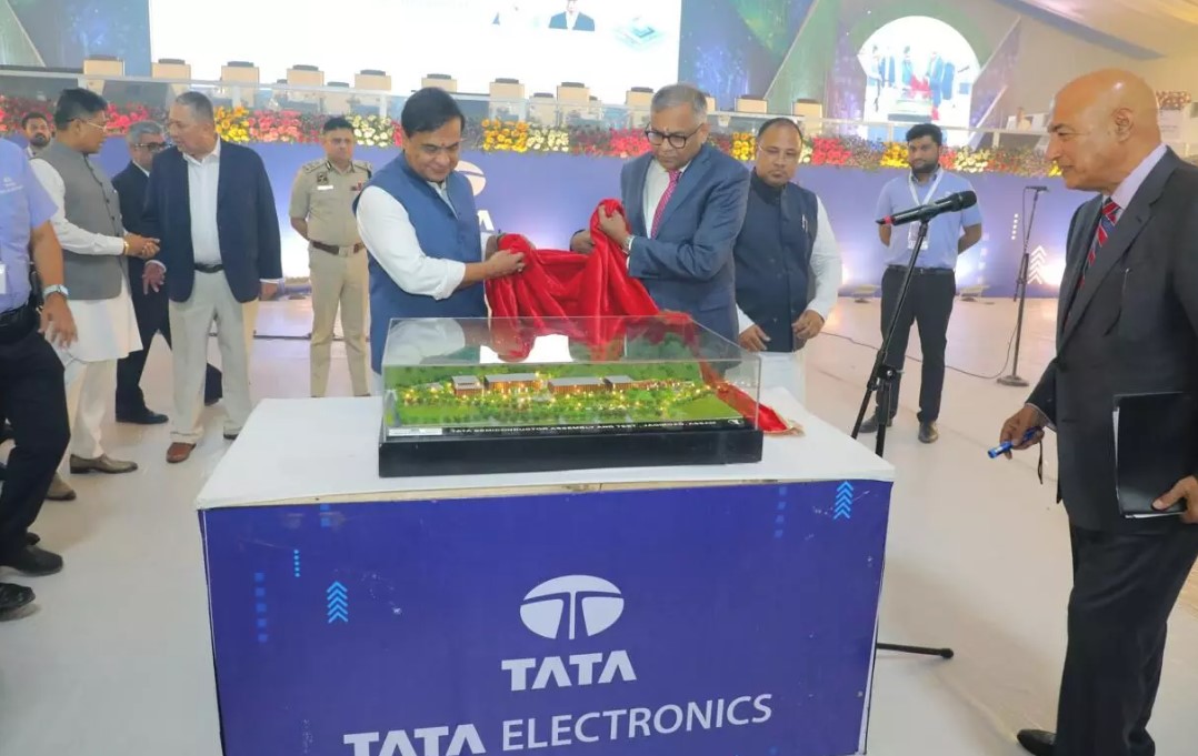 भारत को ग्लोबल सप्लाई में बड़ा खिलाड़ी बनाने की टाटा की तैयारी, असम में बन रहा सेमीकंडक्टर प्लांट 