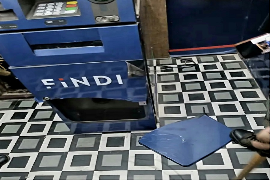 जमशेदपुर में आधी रात ATM तोड़ने की कोशिश, लोहे की रॉड के साथ युवक गिरफ्तार