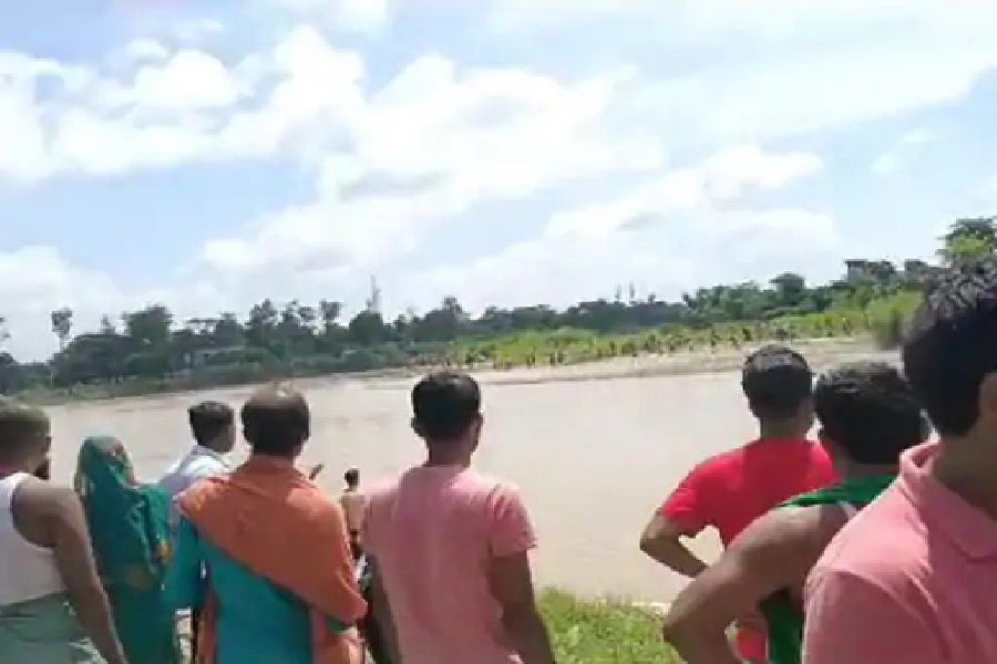 बिहार में बड़ा नाव हादसा, नाव से स्कूल जा रहे थे 30 बच्चे, मची चीख पुकार-Big boat accident in Bihar, 30 children were going to school by boat, there was screaming