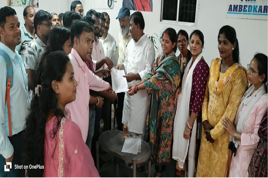 877 पदों पर अनुशंसा के बाद भी नियुक्ति पत्र की प्रतीक्षा कर रहे अभ्यर्थी, बंधु तिर्की से लगाई गुहार