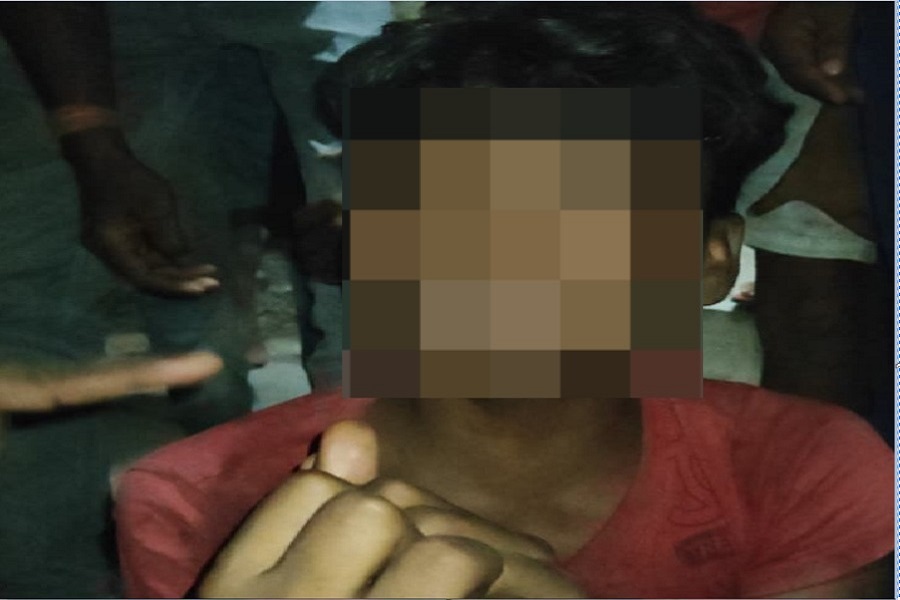 किताब-कॉपी की उम्र में चोरी! गोड्डा में टेंपो से सामान चुराते पकड़ा गया नाबालिग; 2 बच्चे भागे