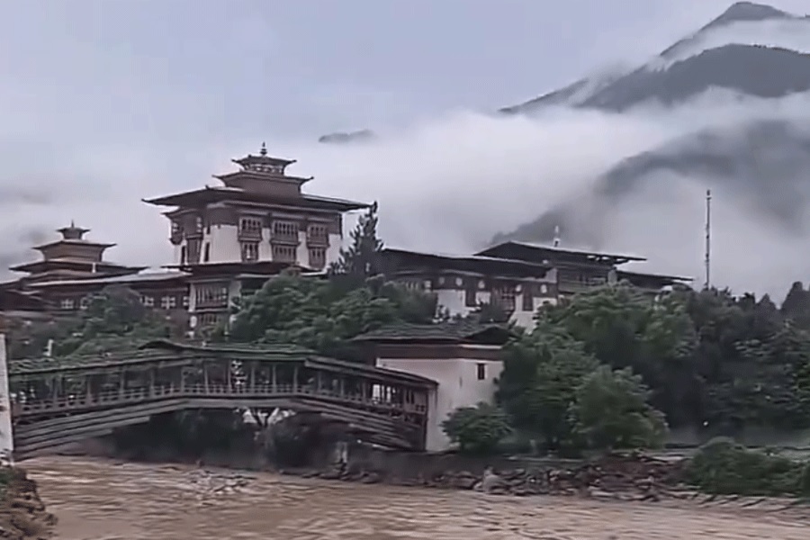 भूटान में ग्लेशियर झील फटी, असम और पश्चिम बंगाल में बाढ़ का अलर्ट; कितना खतरा!