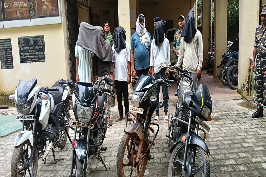  1 हजार में ‘बॉस’ को बेचते थे बाइक; 7 आरोपी के साथ 4 मोटरसाइकिल बरामद