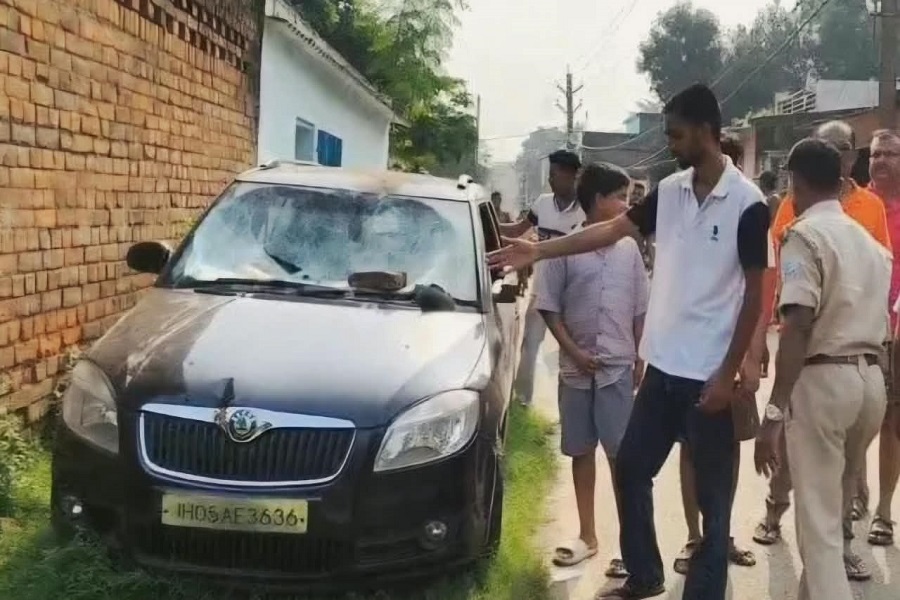 आधी रात बिरसानगर की बस्ती में घुसे 2 नकाबपोश, 3 कारों में तोड़फोड़, एक में आग लगाने की कोशिश
