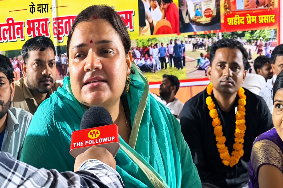 BSL में नियोजन की मांग पर विधायक श्वेता सिंह विस्थापित अप्रेंटिसों के साथ बैठीं भूख हड़ताल पर