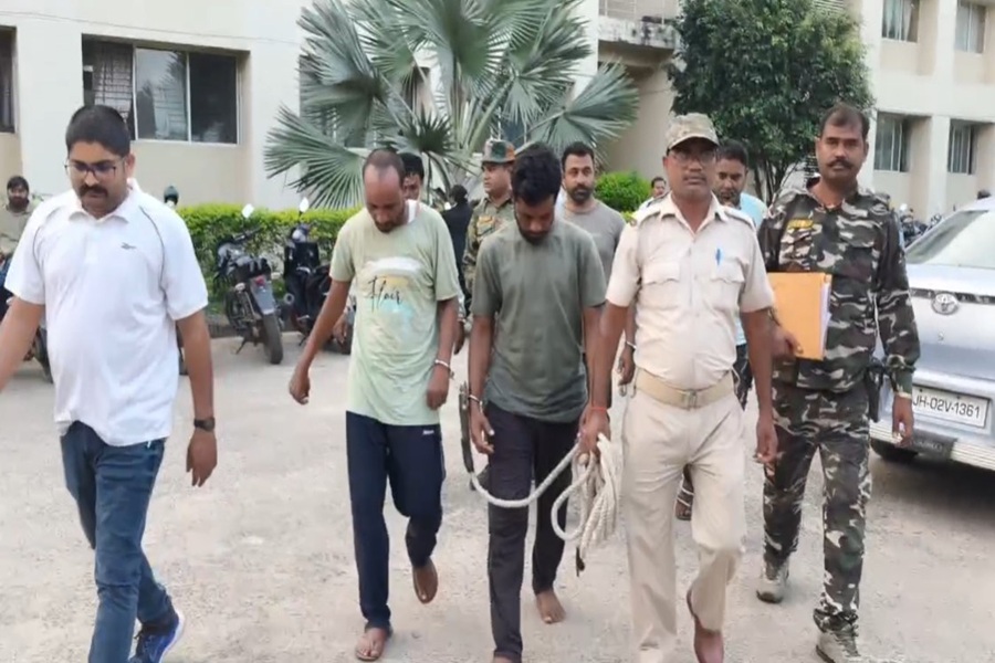 हजारीबाग में ज्वेलरी शॉप लूटकांड का खुलासा, 5 आरोपी गिरफ्तार; 16 लाख के जेवरात और हथियार बरामद