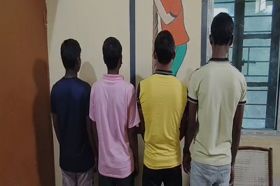 पश्चिम बंगाल की पावरोटी फैक्ट्री से रेस्क्यू किए गए पाकुड़ के 4 बच्चे, परिजनों को सौंपा