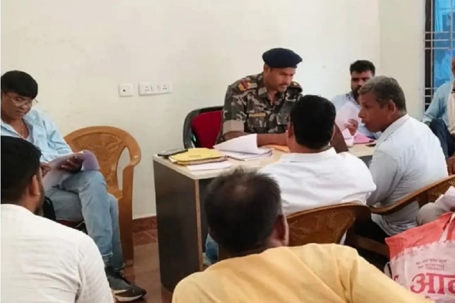 चिनिया थाना परिसर में थाना दिवस, जमीन विवाद के 12 मामलों की हुई सुनवाई; 2 का मौके पर निष्पादन