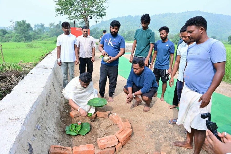 CM ने 5 वें दिन निभाई मां के श्राद्ध कर्म की रस्में