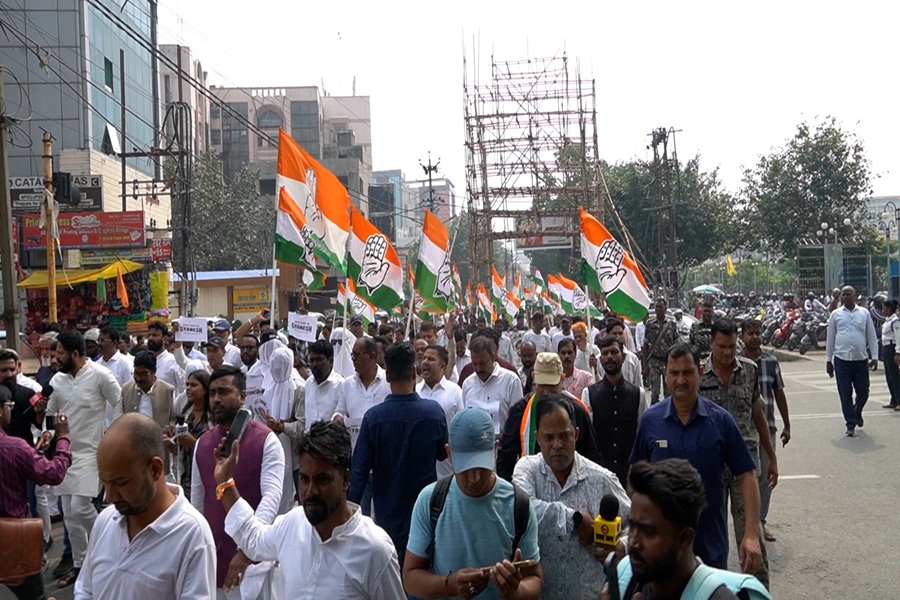 ज्ञानेश कुमार के खिलाफ रांची में कांग्रेस का प्रदर्शन, ‘कटे वोटरों’ को भूत बनाकर जताया विरोध