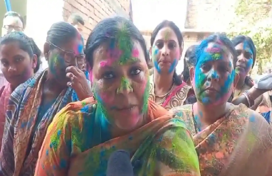 deepika_pandey_holi.jpg