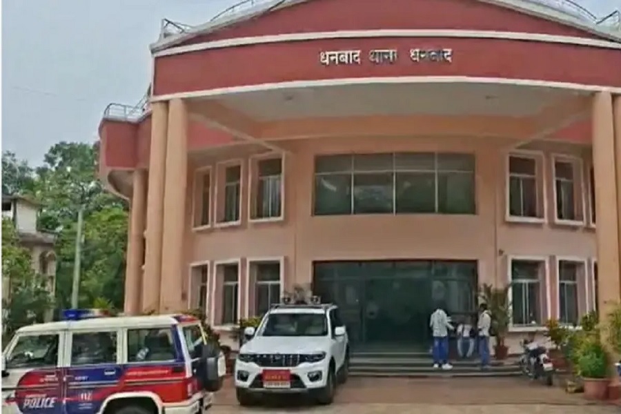 धनबाद मुठभेड़ में निखार हत्याकांड का शूटर शिबू घायल, पुलिस की जवाबी फायरिंग में पैर में लगी गोली 