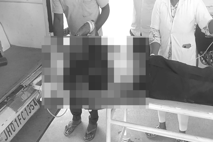 खूंटी में फादर बेनेडिक्ट बारला पर जानलेवा हमला, पल्स हॉस्पिटल ले जाया गया