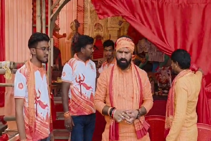 गढ़वा में नवरात्रि के दौरान मांस-मछली की दुकानें बंद रखने के निर्देश पर विवाद, जानें क्या है पूरा मामला