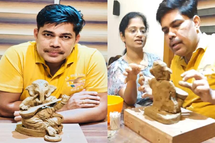 IAS रमेश घोलप ने बच्चों और परिवार के साथ बनाई भगवान गणेश की प्रतिमा