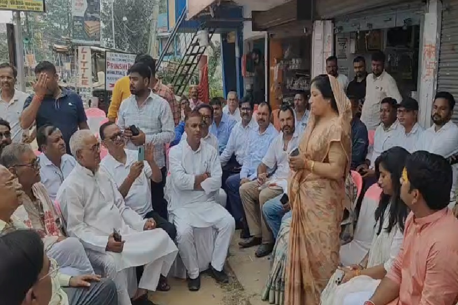 गिरिडीह के अलकापुरी चौक का नाम बदलकर हुआ ‘तिलकधारी प्रसाद सिंह चौक’, श्वेता शर्मा ने फीता काटकर किया उद्घाटन