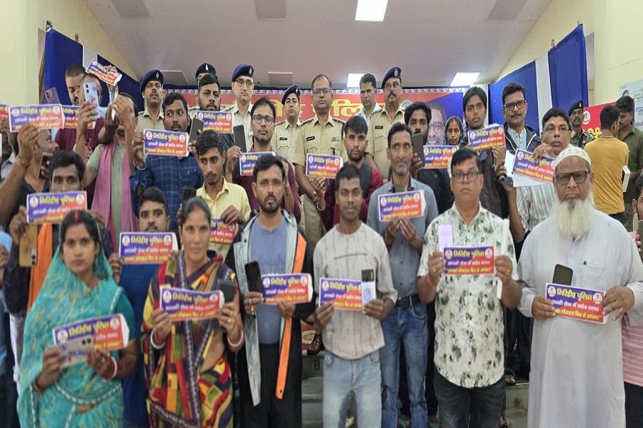 गिरिडीह पुलिस ने 105 लोगों को लौटाए गुम हुए मोबाइल