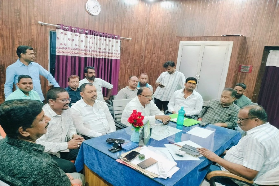 गिरिडीह में दुर्गा पूजा पर निर्बाध बिजली आपूर्ति की मांग, JMM प्रतिनिधिमंडल ने अधीक्षण अभियंता से की मुलाकात