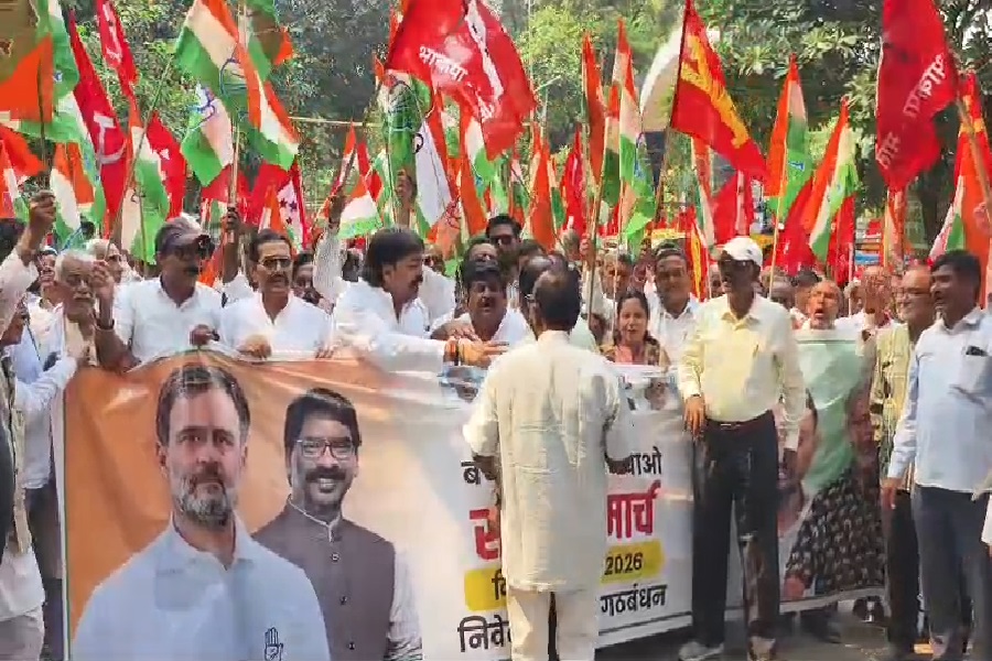गिरिडीह में ज्ञानेश कुमार के खिलाफ कांग्रेस-माले का हल्लाबोल, सत्याग्रह मार्च निकाल गिरफ्तारी की मांग