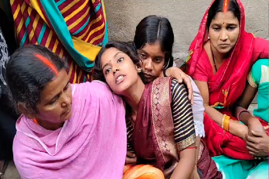 जुआ खेलने के लिए पैसे नहीं मिलने पर पति-पत्नी में विवाद, 32 वर्षीय युवक ने फांसी लगाकर दी जान