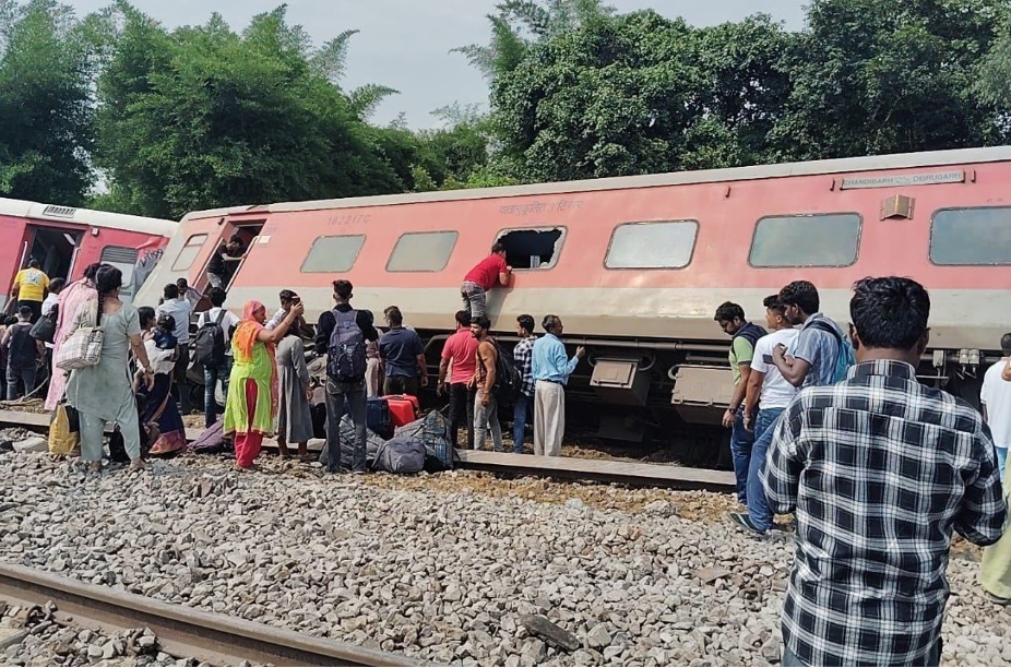 gonda_train_accident.jpg