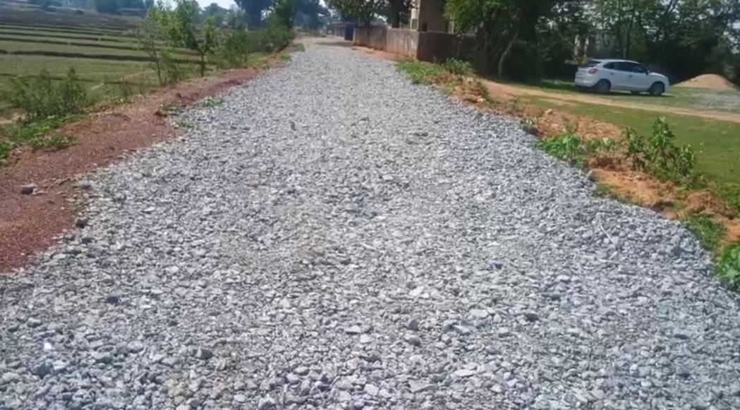 gumla_road.JPG