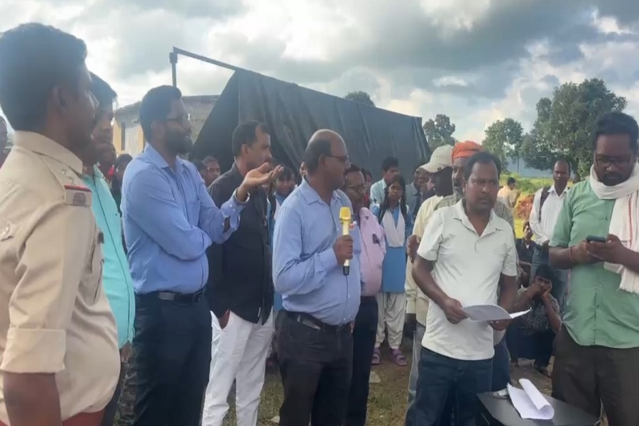 गुमला में हिंडाल्को के खिलाफ आंदोलन सातवें दिन भी जारी, सड़क निर्माण को लेकर वार्ता में नहीं बनी बात