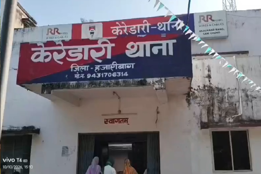 घायल युवकों से एंबुलेंस में तेल भरवाने के नाम पर 1200 रुपये वसूलने का आरोप