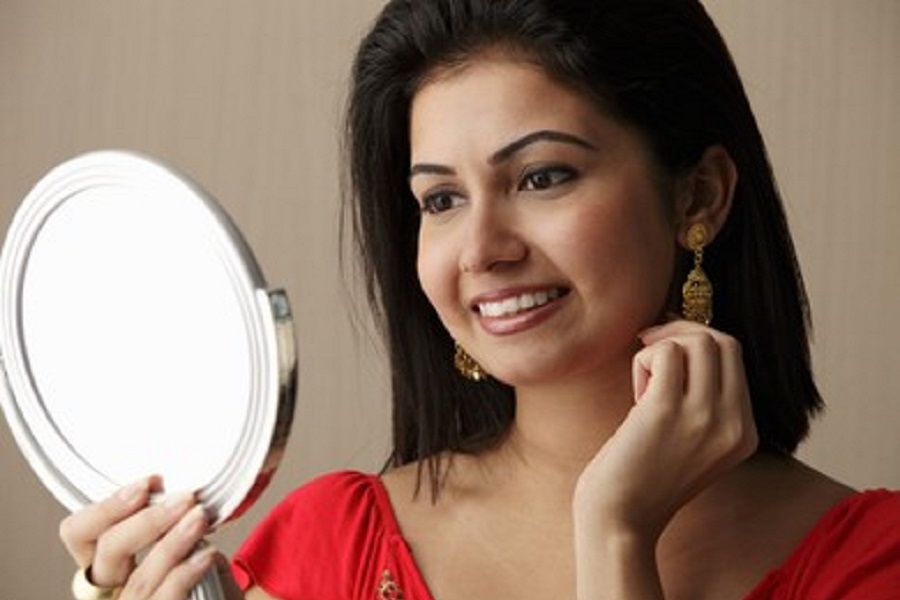 head-shot-woman-looking-mirror-260nw-6111051681.jpg