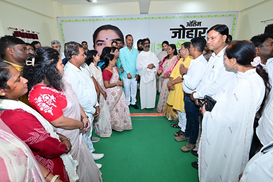 हेमंत सोरेन की माता रूपी सोरेन को श्रद्धांजलि देने पहुंचे केंद्रीय मंत्री, मंत्री, विधायक और विभिन्न दलों के नेता