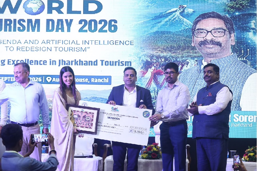 विश्व पर्यटन दिवस पर राजधानी में आयोजन, झारखंड टूरिज्म में योगदान देने वालों को किया गया सम्मानित
