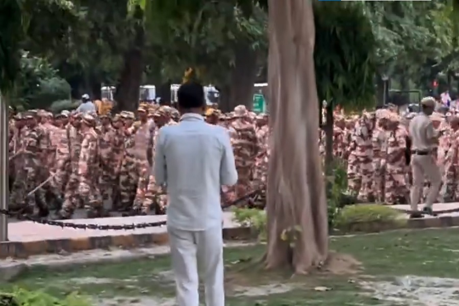 जंतर–मंतर पर भारी फोर्स, ITBP जवानों ने किया फ्लैग मार्च
