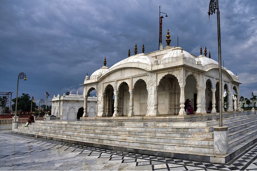 jal_mandir_pawapuri.jpg