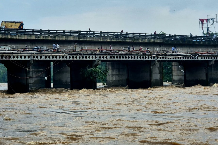 सुवर्णरेखा और खरकई उफान पर, जमशेदपुर के निचले इलाकों में बाढ़ का खतरा