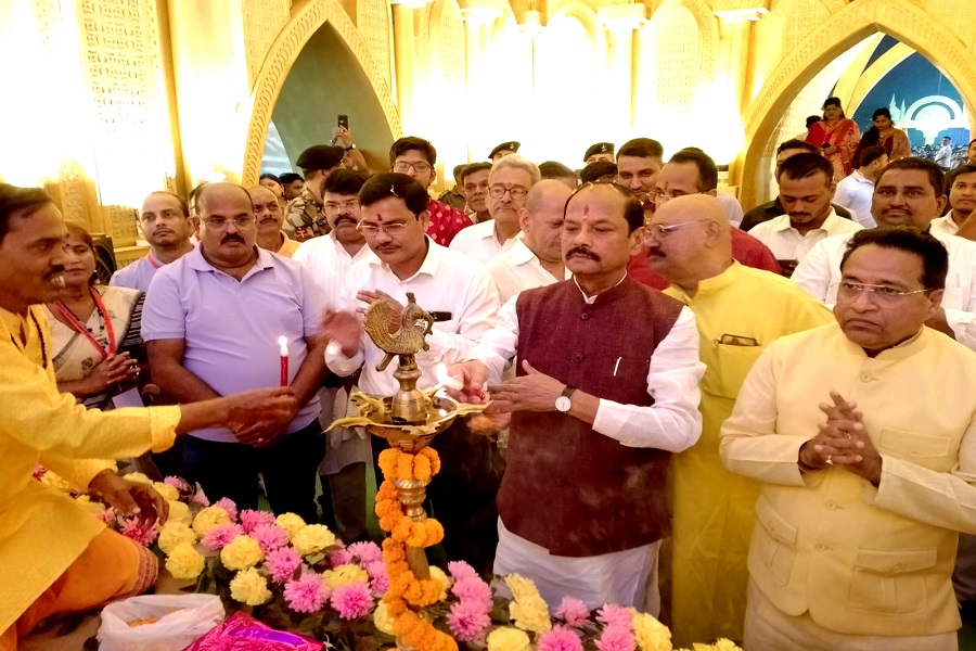 एग्रिको पंडाल का रघुवर दास ने किया उद्घाटन, उमड़ी श्रद्धालुओं की भीड़