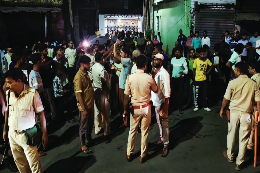 कचरे के ढेर में बोरे में बंद मिला मवेशी के बच्चे का शव, टेल्को की महानंद बस्ती में हंगामा