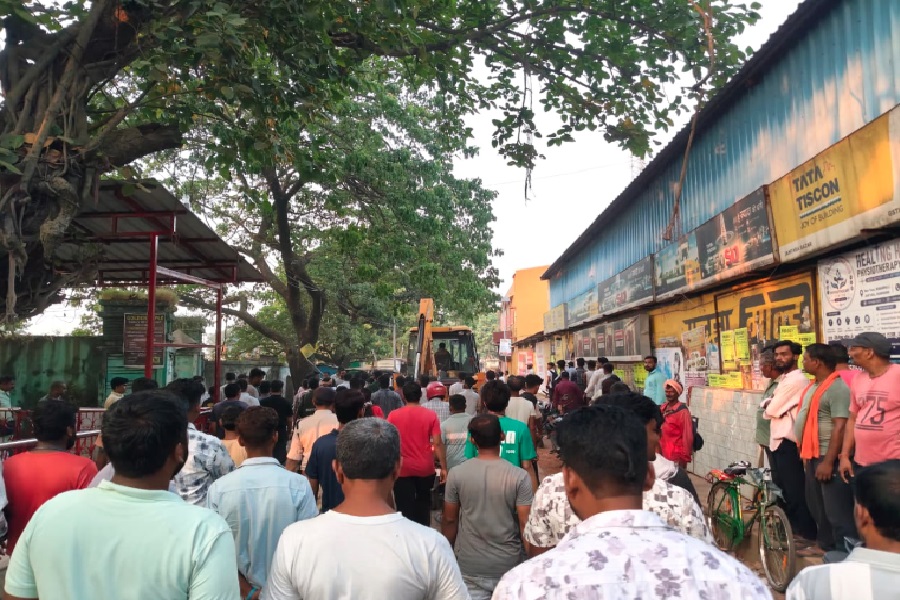 जामताड़ा में अतिक्रमण हटाओ अभियान के दौरान हंगामा, विरोध के बाद प्रशासन ने रोकी कार्रवाई