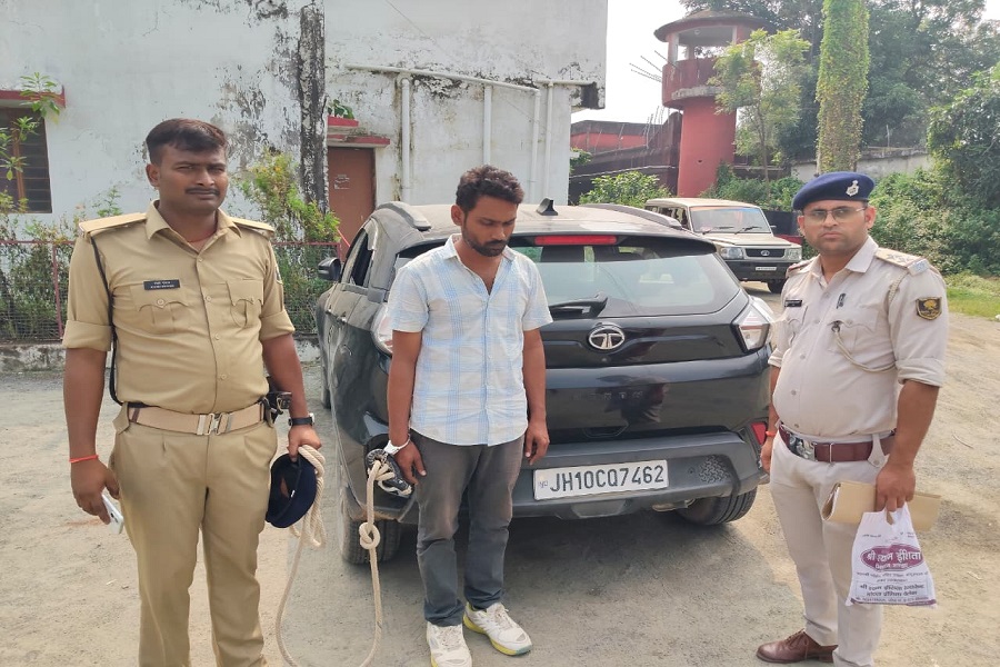 जामताड़ा पुलिस ने अंतरराज्यीय वाहन चोर गिरोह का किया खुलासा, बिहार से चोरी हुई टाटा नेक्सॉन बरामद