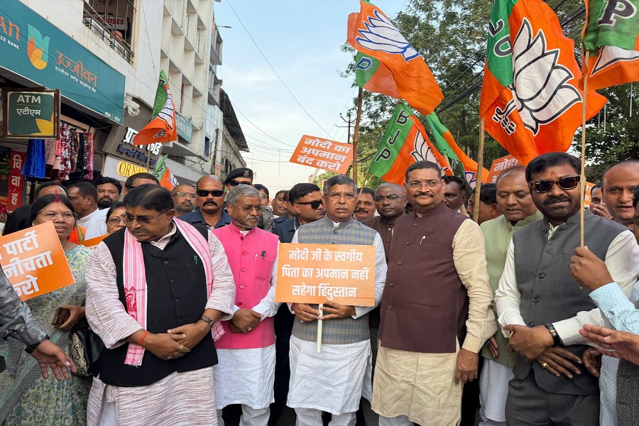 PM मोदी के पिता पर खड़गे की टिप्पणी के खिलाफ BJP का हल्लाबोल, कांग्रेस कार्यालय का किया घेराव