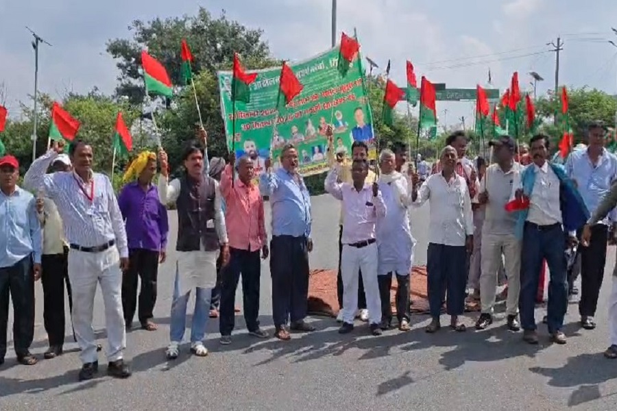 झारखंड बंद का गिरिडीह में दिखा असर, पपरवाटाड़ टोल प्लाजा के पास सड़क जाम
