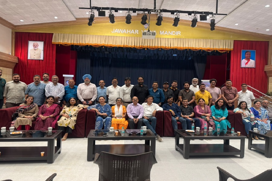 JVM एल्युमिनी एसोसिएशन की महत्वपूर्ण बैठक, पूर्व छात्रों को एकजुट करने पर जोर