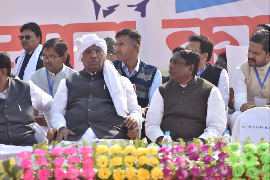 झारखंड से राष्ट्रीय अध्यक्ष मल्लिकार्जुन खड़गे ने कांग्रेस का हाथ- से-हाथ जोड़ो अभियान की शुरूआत