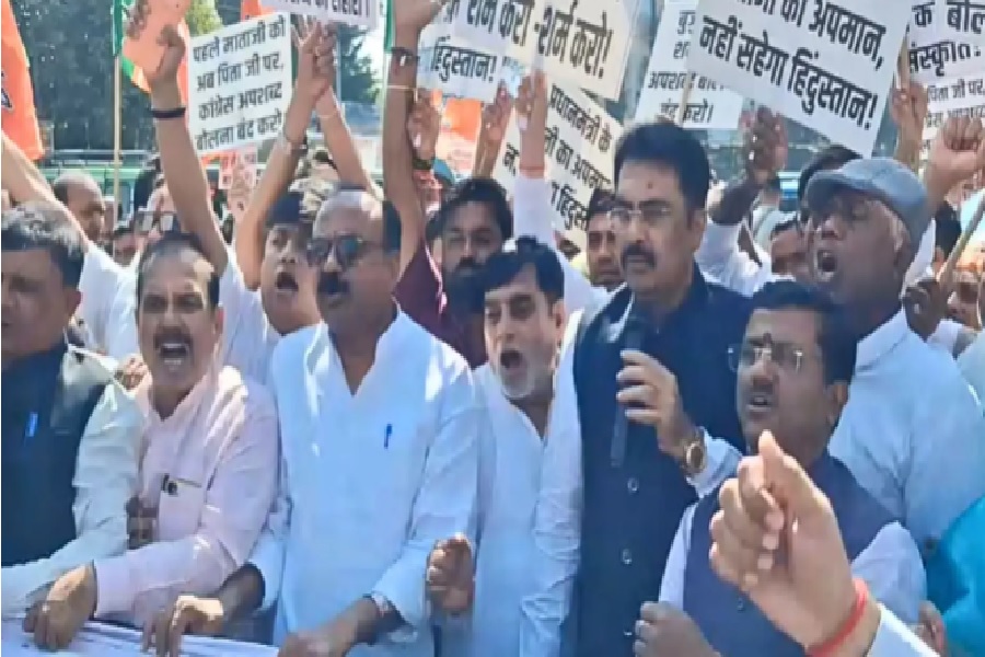 खड़गे के बयान पर बिहार में बवाल, भाजपा का पटना में प्रदर्शन; माफी की मांग पर अड़ी पार्टी