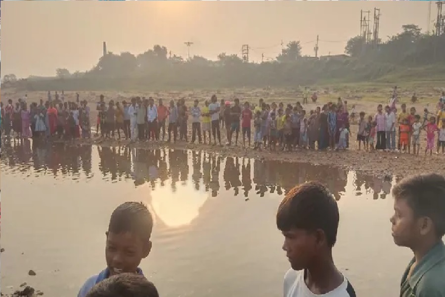 खरकई नदी में तैरता मिला युवक का शव, गुरुवार से ही लापता था