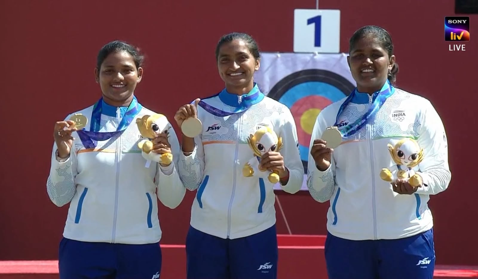 हजारीबाग की कीर्ति शर्मा ने रचा इतिहास, महिला रिकर्व टीम ने दक्षिण कोरिया को हराकर जीता स्वर्ण पदक