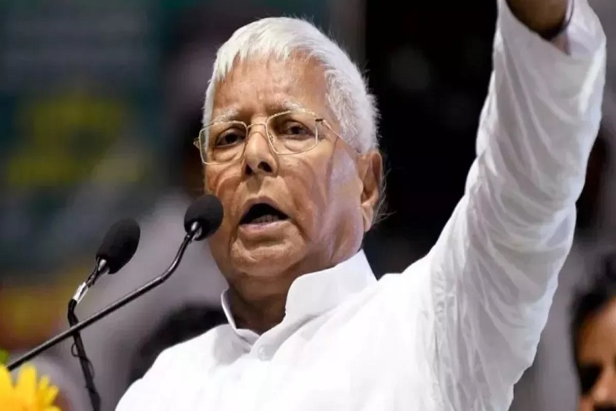 lalu_yadav_on_stage.jpg